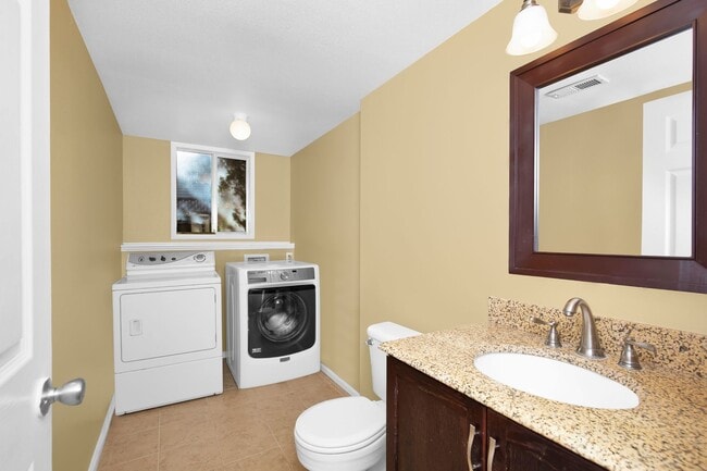 Building Photo - 4 Bedroom Traditional Sammamish Home