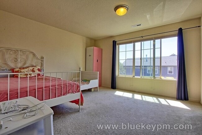 Building Photo - North Bethany Home, 4 Bed 2.5 Bath near PCC Rock Creek and Springville Elem School