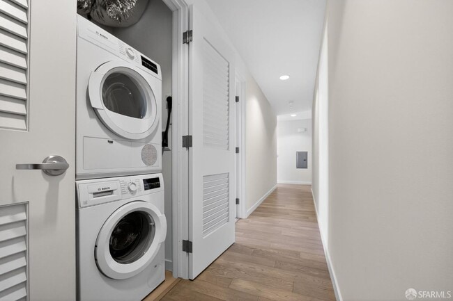 Building Photo - 10 Innes Ct