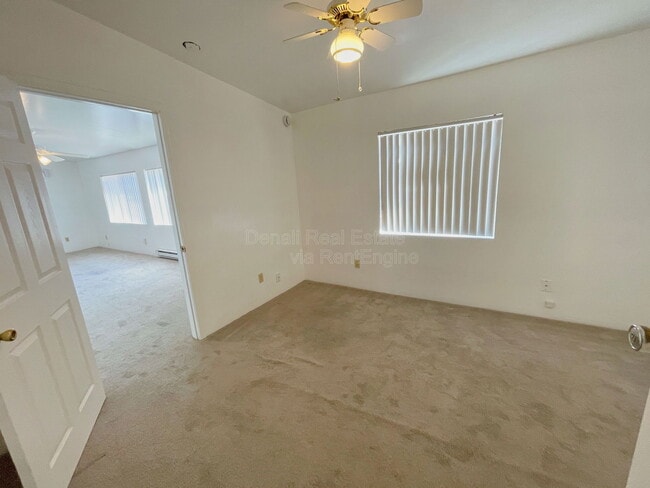 Building Photo - 5709 W Rocking Cir St