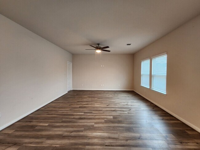 Building Photo - Large 4 Bedroom House in Meyers Landing / Fridge Included / Cute Front Porch / Yard/ CISD