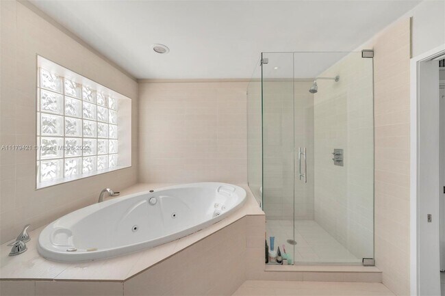 Building Photo - 1745 W 24th St