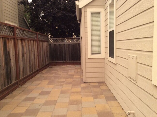 Building Photo - Upper Westside Santa Cruz Duplex