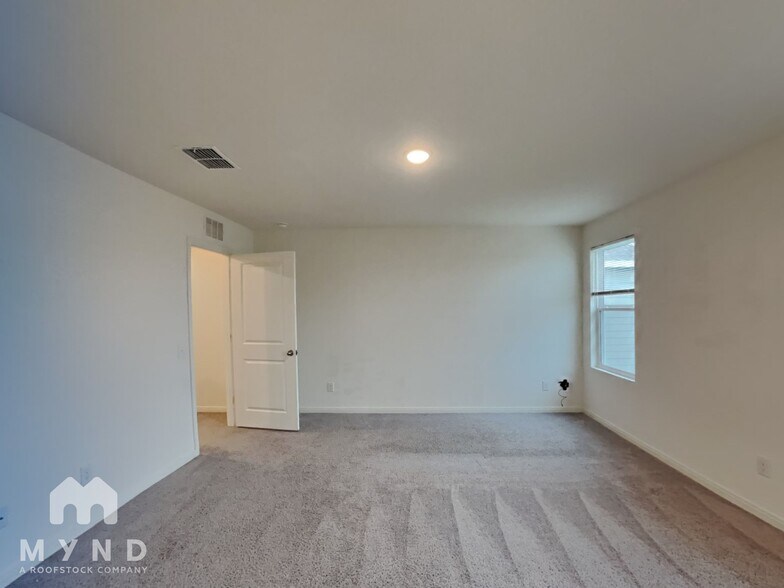 Building Photo - 14462 Palm Ridge