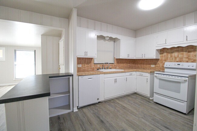 Building Photo - 434 Cosgrove St