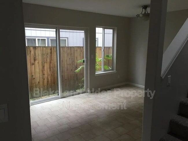 Building Photo - 7006 SE 72nd Ave