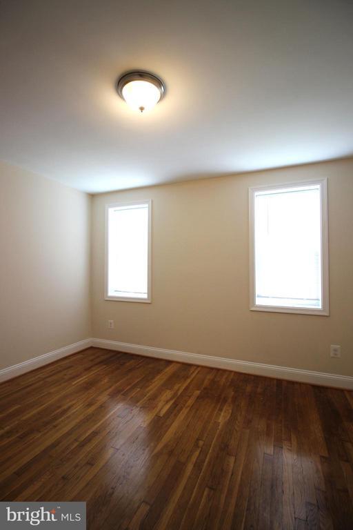Building Photo - 1008 Parksley Ave