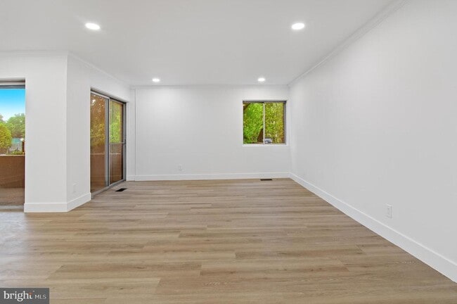 Building Photo - 25 Stonehenge Cir