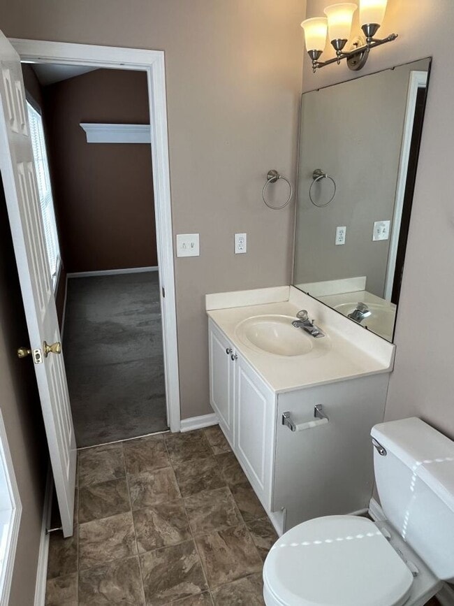 Building Photo - 3 Bedroom Corner Lot home with Great Backy...