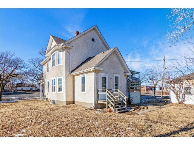 Building Photo - 2222 N Girard Ave