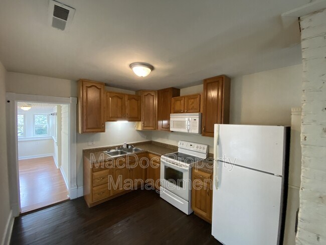 Building Photo - 320 Wolfe St