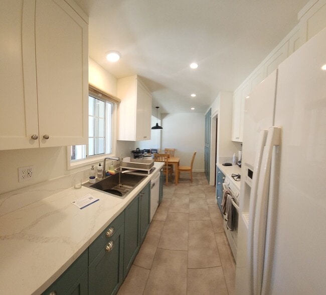 Building Photo - 6 bed 3 bath Spacious home near Cal Poly