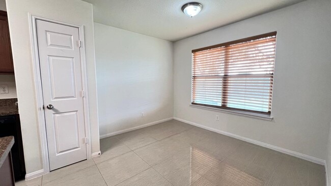 Building Photo - 6906 Clover Walk Ln