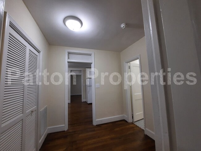 Building Photo - 711 S Holly St