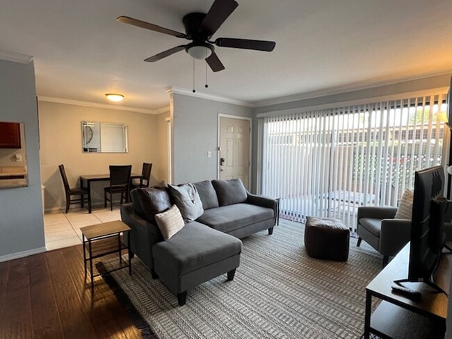 Building Photo - Scottsdale Condo