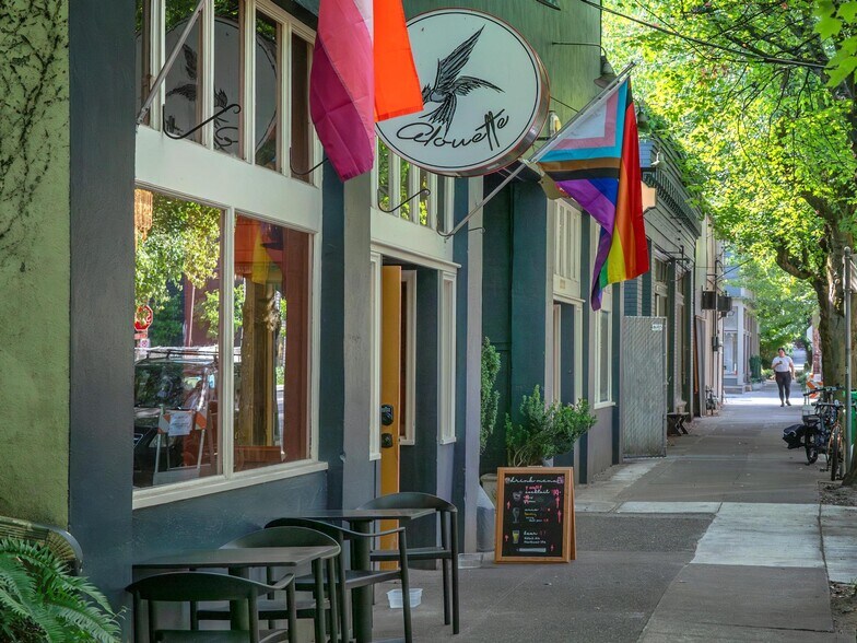 Building Photo - 2387 NW Thurman St