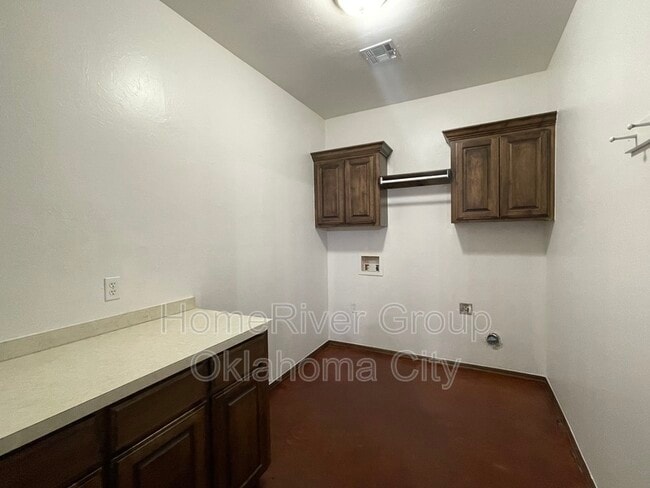 Building Photo - 5700 Shiloh Dr