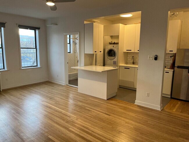 Building Photo - 821 Bergen Ave