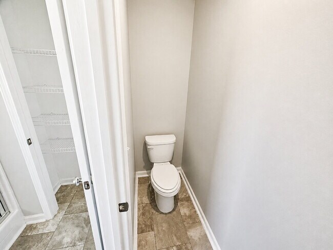 Building Photo - 721 Tanager Ln