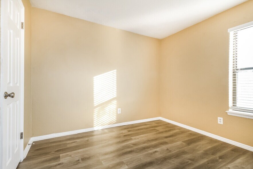 Building Photo - 2135 Jazzman Dr