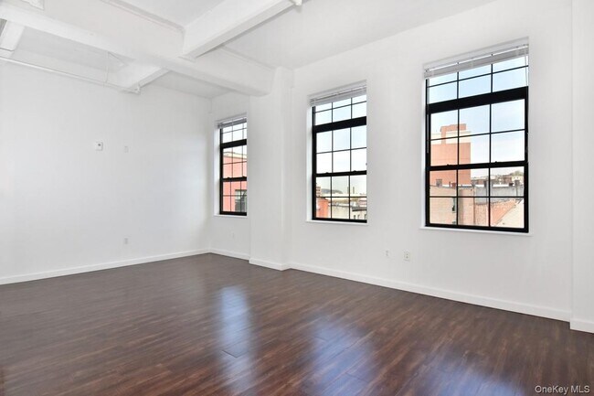 Building Photo - 2 Mill St