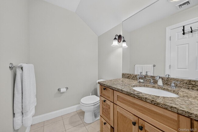 Building Photo - 11 Sky View Ct