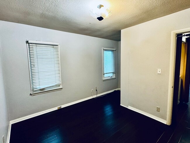 Building Photo - Two Bedroom Home for Rent on Naples Island