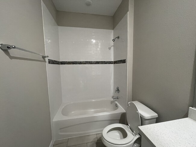 Building Photo - 73 Maple Dr