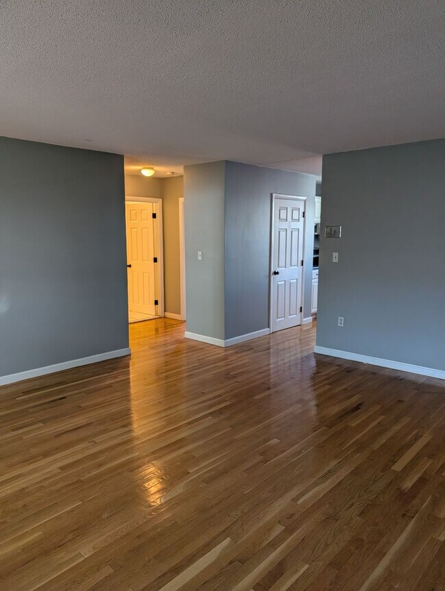 Building Photo - Somerville 2 bedroom with parking for 9/1