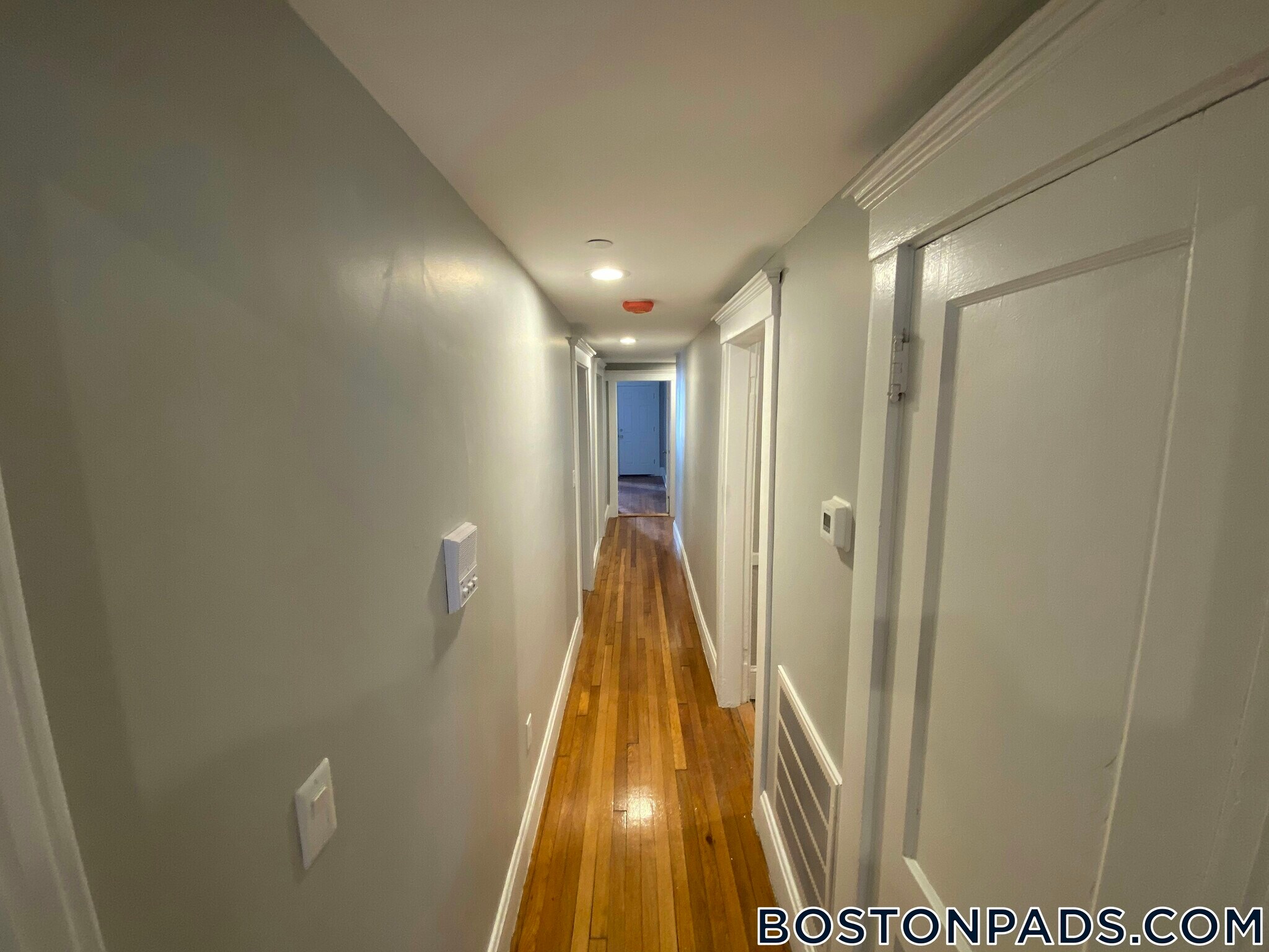 Building Photo - 190 Kelton St