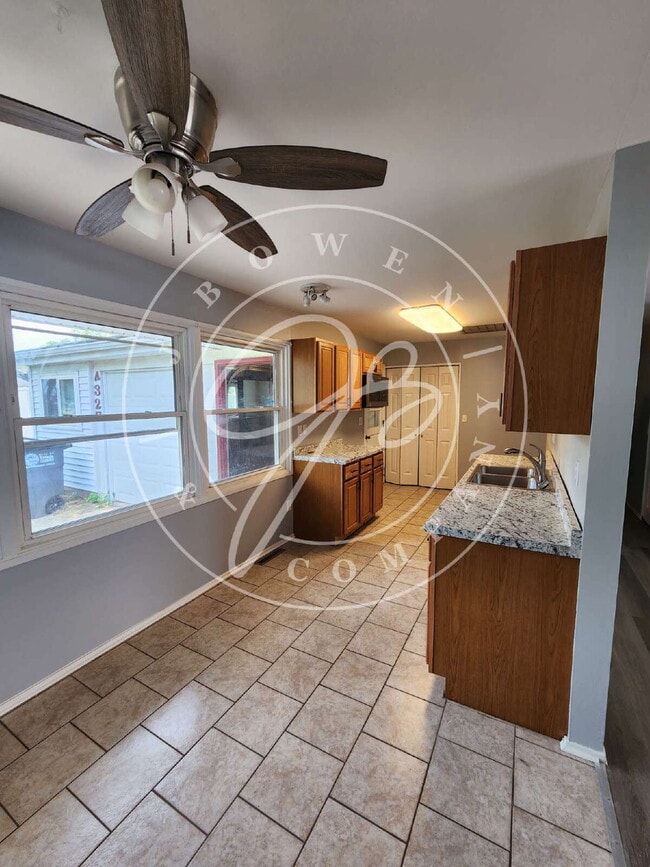 Building Photo - Charming 3-Bedroom Home in Toledo walking ...