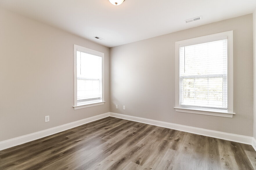 Building Photo - 445 Timber Meadow Lake