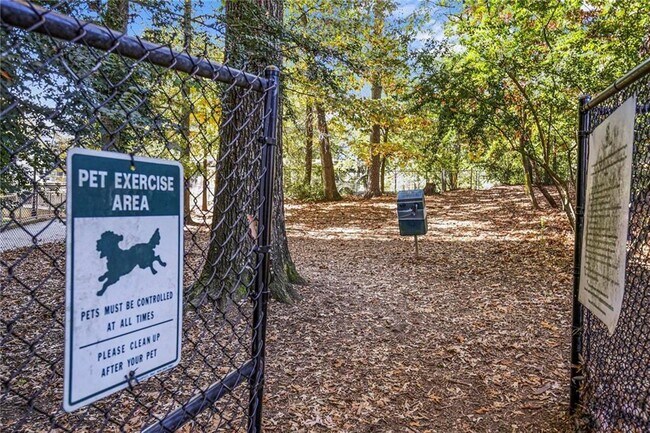 Building Photo - 1115 Summit N Dr NE