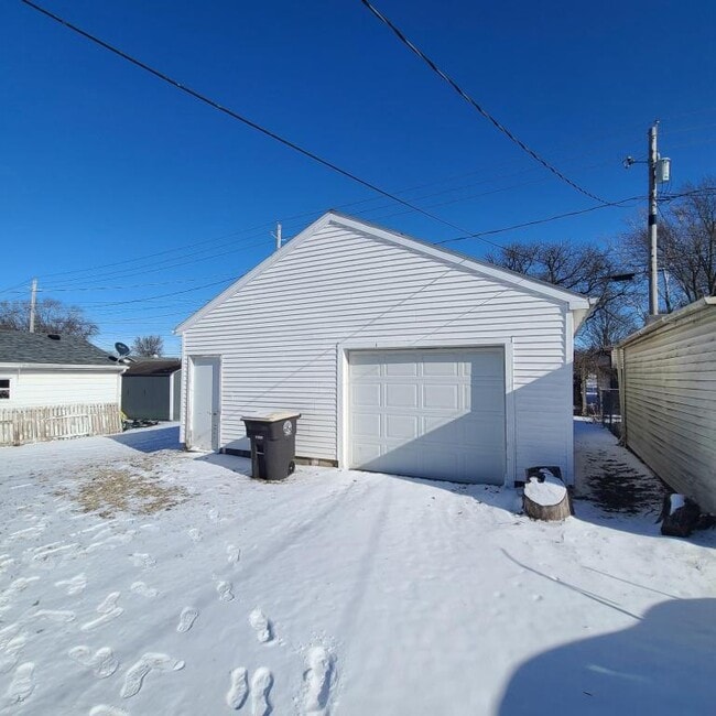 Building Photo - 2612 Stanford Ave