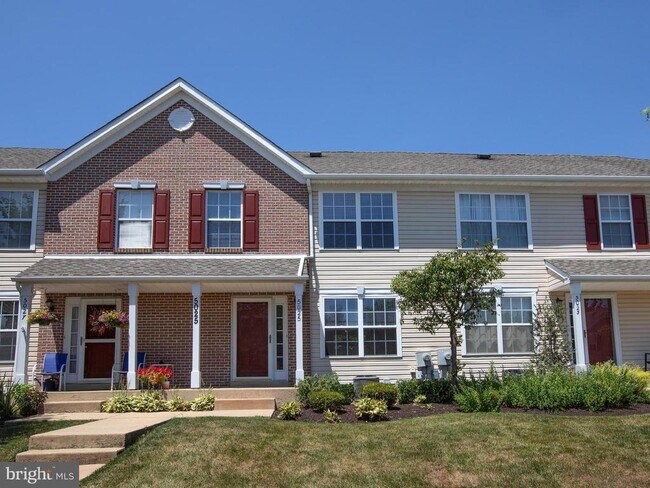 Building Photo - 5025 Rebecca Fell Dr