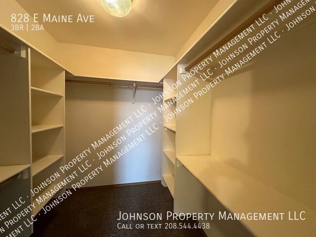 Building Photo - 828 E Maine Ave