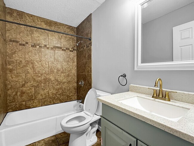 Building Photo - 2814 Woodridge Ln