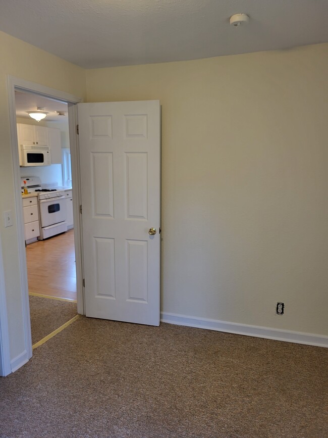 Nice bedroom... and closet space - 602 8th St