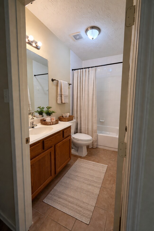 Building Photo - 21421 E Wallis Dr