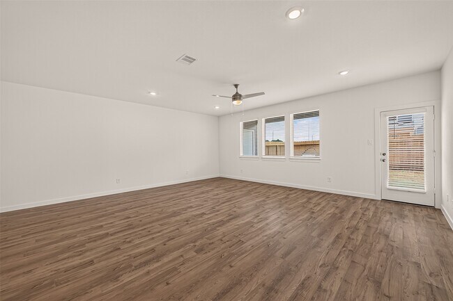 Building Photo - 3527 Lovebird Ln