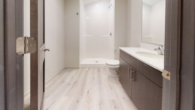 Building Photo - 882 20th Ave SE