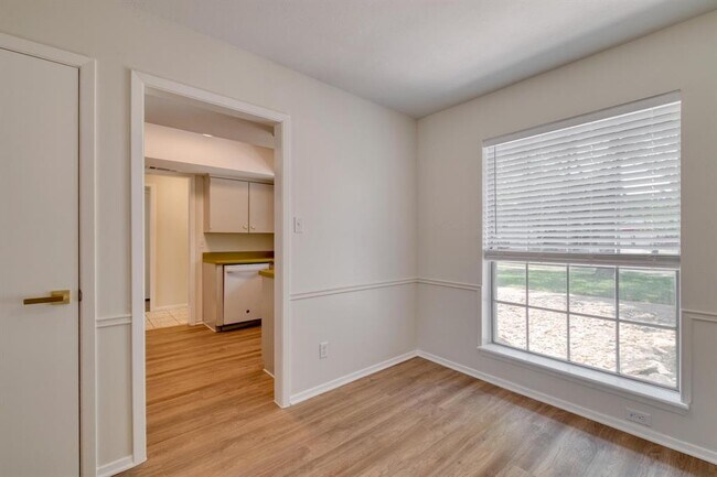 Building Photo - 2306 Berry Hill Cir