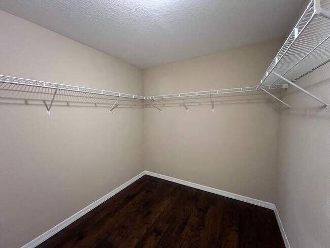 Building Photo - Available NOW! Immaculate 3 Bedroom, 2 Bat...