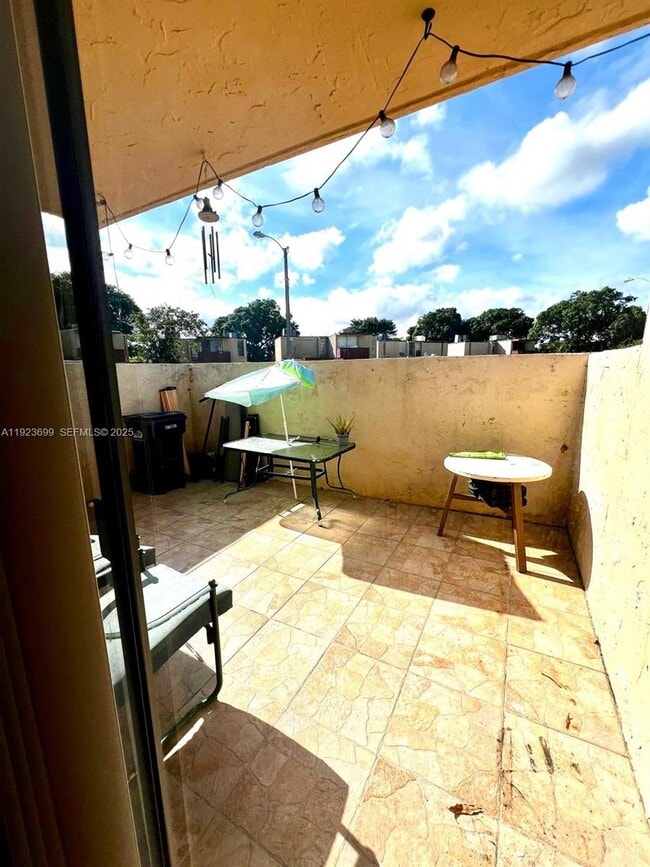 Building Photo - 20102 SW 123rd Dr