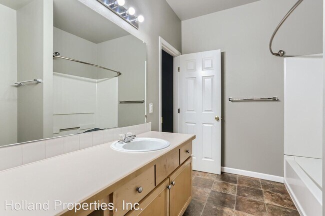 Building Photo - 3 br, 2 bath House - 8131 NE Wilkins St
