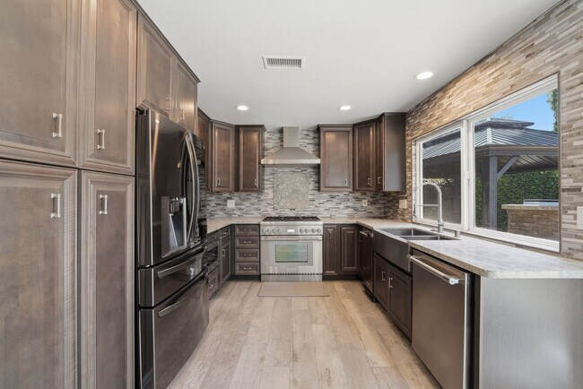 Building Photo - Stunning 4 bedroom, 3bath home, with pool in Laguna Niguel!