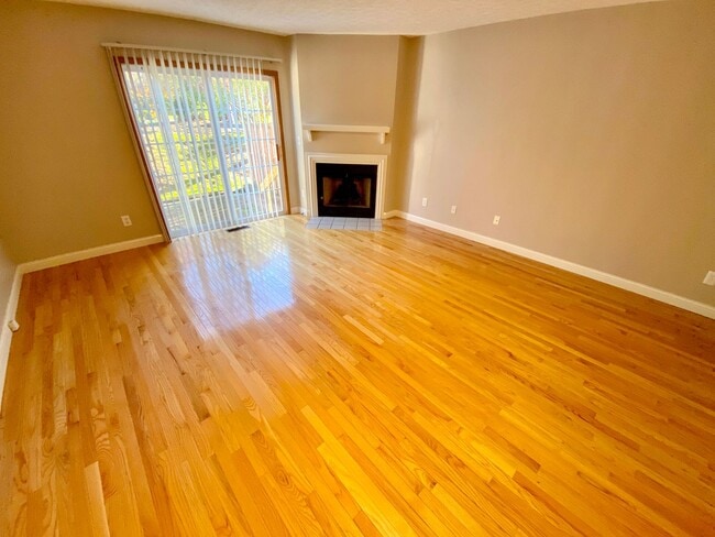 Building Photo - Beautiful Bethel Commons Condo For Rent In Dublin Schools