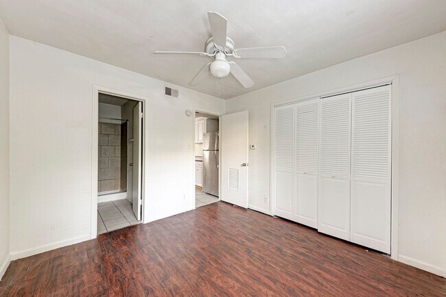 Building Photo - Cute, bungalow type living.  Tree covered lot with 9 units in complex