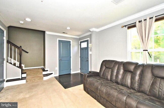 Building Photo - 353 E Hancock St