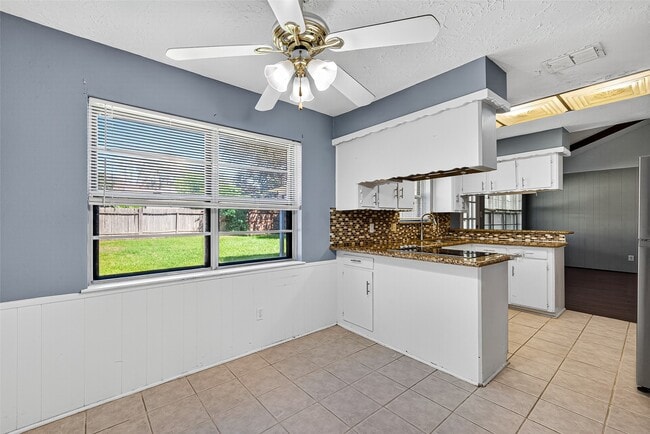 Building Photo - 12315 Chessington Dr